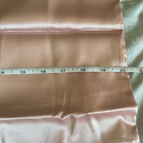 NWT Silky Sleep Mask and Pillow Cover Set - Pink - Picture 6 of 9